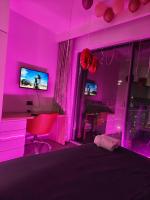 Velvet stays and suites - Supernova - B&B Noida