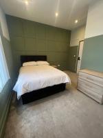 Hazel House Liverpool - 5 bedrooms - 5 Bed - 5 Bath - Group Stay - Bed and Breakfast Liverpool