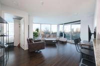 Central Luxury Apartment with Pool Jacuzzi & Sauna - B&B Vancouver