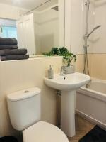 Modern Ground floor 2 Bed Apartment Secure Parking & Perfect for City- CelticEmirates Stadium - B&B Glasgow
