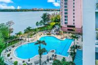 Spacious lakefront condo with views, AC, gym, pool & hot tub near attractions - Chambres d'hôtes Orlando