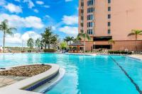 Spacious lakefront condo with views, AC, gym, pool & hot tub near attractions - B&B Orlando