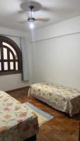 Ap de frente para praia Alugo o Quarto e banheiro privado Obs Cozinha, sala, área de serviço e varanda compartilhada - B&B Vitória
