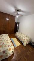 Ap de frente para praia Alugo o Quarto e banheiro privado Obs Cozinha, sala, área de serviço e varanda compartilhada - B&B Vitória