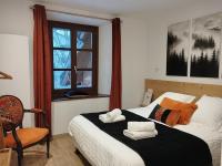 Tweepersoonskamer met 2 Aparte Bedden en Uitzicht op de Bergen