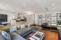 Unique 2BR Mews 2 King Beds & 2 Baths Sleeps 7 - B&B Londres