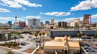 Sparkly Apt 5 Min Walk to Downtown - Free Parking - B&B Las Vegas