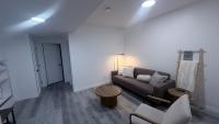 Private Creekstone Basement Suite with Kitchen - B&B Calgary