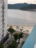 AP em frente a praia São Vicente, pé na areia! Bem localizado, Arejado, Vista Mar! - Chambres d'hôtes São Vicente