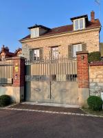 La Folie Giverny - Villa Premium - 3 Suites VIP - 8 Pièces 150M2- Centre Village - Maison privatisée -Jardin paysagé - Parking- - Chambres d'hôtes Giverny