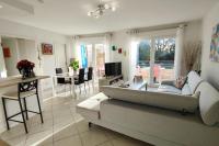 Spacious appartment with terrace and shared pool - Ferienwohnung Fréjus