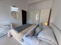 Apartamento de 1 dormitorio con balcón y vistas al mar