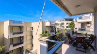 Blue Escape Sea View Apartments with Balcony - Chambres d'hôtes Vlora