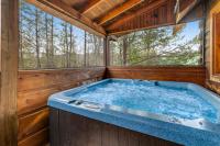 Quaint Cabin Sleep 2 Hot Tub Shared Seasonal Pool - B&B Pigeon Forge