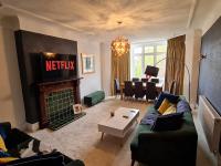 8 person home in Hoylake - The Wirral Peninsula - Chambres d'hôtes Hoylake