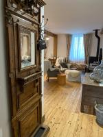 Zimmer mit Kingsize-Bett