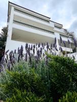 Brilliant Bay & Sea View Apartment in Saronida - B&B Saronída