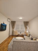 Sweet Spot, Large Flat with Free Parking, between Sarajevo and Bosnian Pyramids in Visoko, Fits 6 - B&B Ilijaš