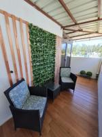 2BR Beach Apartment 3min Walk to Flic en Flac Beach with Balcony AC - Chambres d'hôtes Flic en Flac
