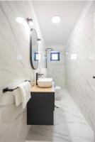 Holiday house Lipa with private pool - Bed and Breakfast Škabrnje