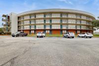 Coastal condo with shared pool beaches shopping - B&B Fort Walton Beach