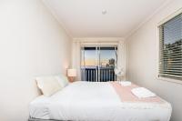 Seaview - Fantastic Bay Views in 1770 - Rustic 2BDR - Walk to Beach - B&B Seventeen Seventy