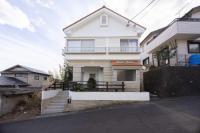 Hilltop Villa Retreat with Views of Ito Orange Beach & Private In-Home Onsen and Free 2-Car Parking, Huno's Hale at Ito - Chambres d'hôtes Itō