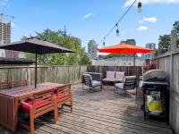 Victorian Charm with Private Rooftop Deck - B&B Toronto