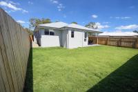 Solara Retreat - Modern 4BR Home with Backyard - B&B Burrundulla