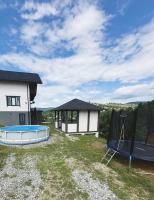 Котедж HOLIDAY HOUSE - B&B Yablunytsia