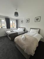Ursa House, Work Stays Welcome, Free Parking - B&B Swindon