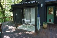 Serene home with hot tub, deck, fireplace - B&B Eugene