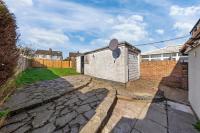 Spacious 4BR House Driveway Fast WiFi - B&B Luton