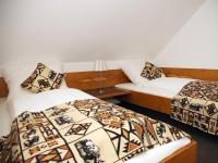 Zweibettzimmer mit Dusche