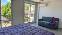 Departamento Martinez San Isidro con AA y Wifi velocidad Ideal para quienes necesitan alojarse cerca de clínicas como Trinidad San Isidro Las Lomas o Fertilitis excelente acceso desde Panamericana y Thames espacio comodo tranquilo y totalmente equipado - Chambres d'hôtes Martínez
