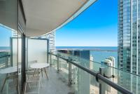 1 Bedroom & Den Condo Lake Ontario View in Downtown Toronto - Chambres d'hôtes Toronto