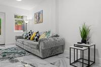 Elegant 6BR-Sleeps 10-Contractor Friendly-Parking - Bed and Breakfast Liverpool