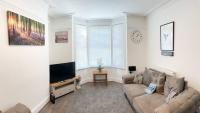 5 Bedrooms 6 TV's Free Wi-F On Road Parking - B&B Northampton