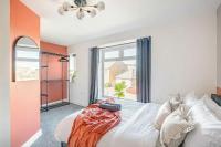 Perfect Booking 4 Bed Home in Swindon - B&B Swindon