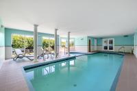 Ocean View Villa Indoor Pool Theater 5BR - B&B West Vancouver