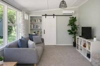 Government House by the Sea - Bed and Breakfast Raglan