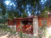 Chalet Completo para Familias Condominio Campestre Privado con Piscinas, wifi, AC - Chambres d'hôtes Santa Marta