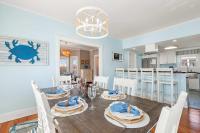 Walk to Beach at Historic Sears Kit Home - B&B Town House