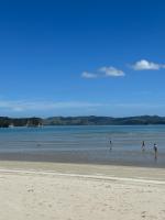 Coastal Retreat 1 min to Purangi Estuary, Cooks Beach - Chambres d'hôtes Cooks Beach
