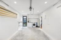 Modern near new beautiful home and central location - B&B Auckland