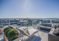 Corporates Delight + Roof Top Pool! - Bed and Breakfast Auckland