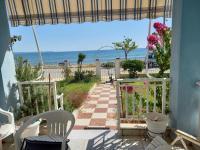 Sea & Roses Beachfront House - Halkidiki - B&B Nea Moudania