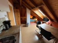 Gemütliches, ruhiges Dachgeschosszimmer - Bed and Breakfast Ehringshausen