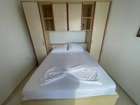 One-Bedroom Apartment with Sea View and Balcony