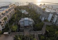 Oceanside Cozy Fun and Resortsy Getaway - B&B Oceanside